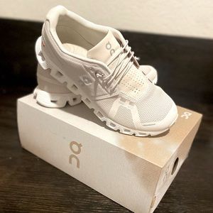 On Cloud- Cloud 5 Pearl/White womens 7.5 (barely worn)